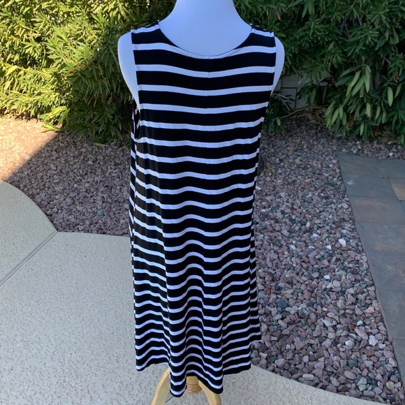 Swing Dress - Picture 3 of 6